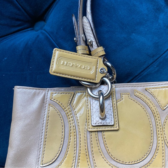 COACH PEYTON OPTIC PATRNT LEATHER BAG - Picture 14 of 16